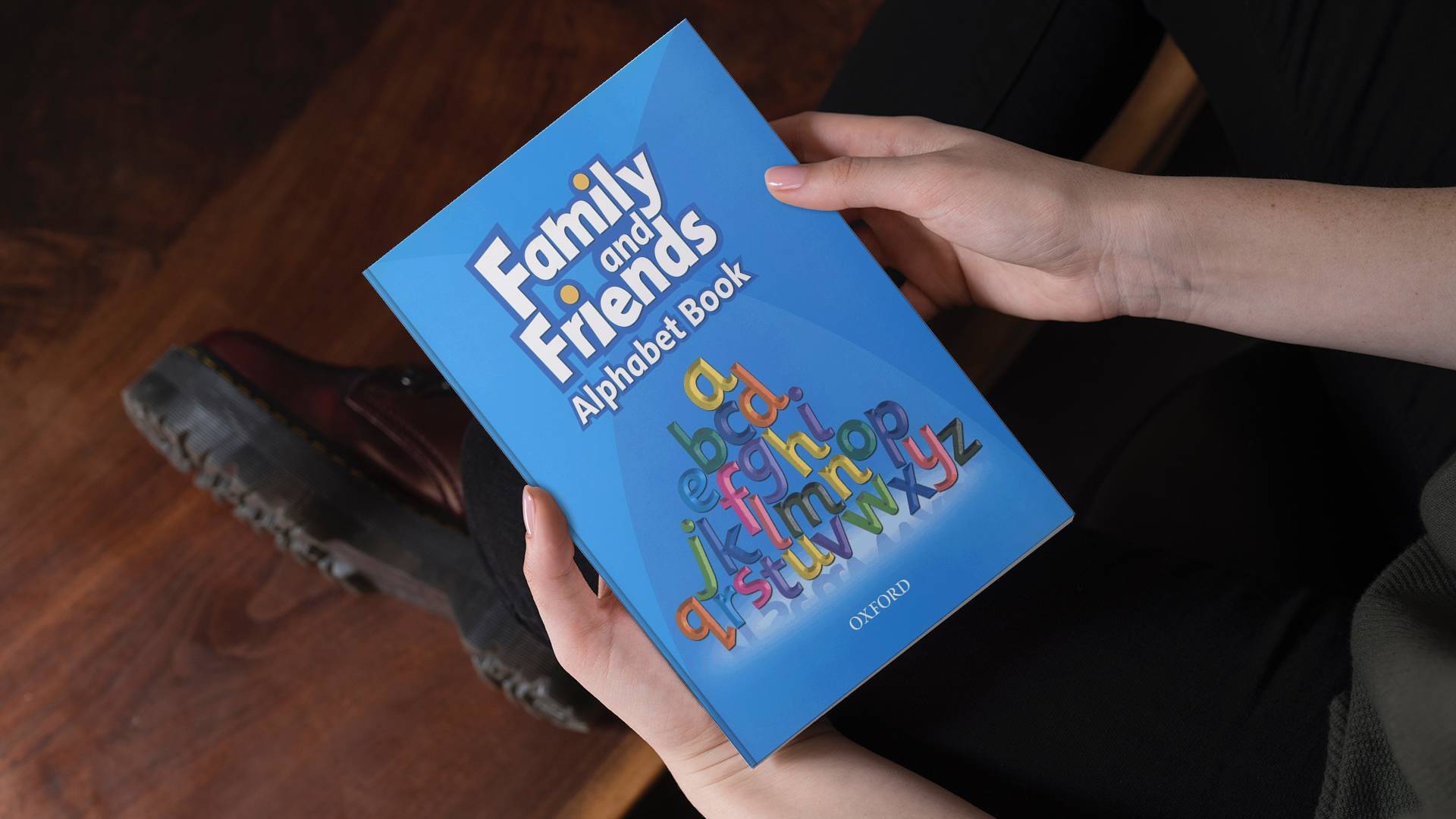 کتاب فمیلی اند فرندز الفابت بوک Family and Friends Alphabet Book